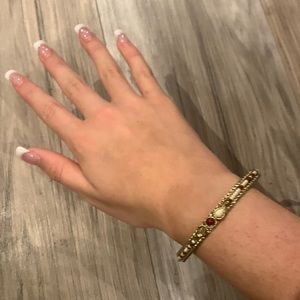 Bracelet enhancing the gold look🌷